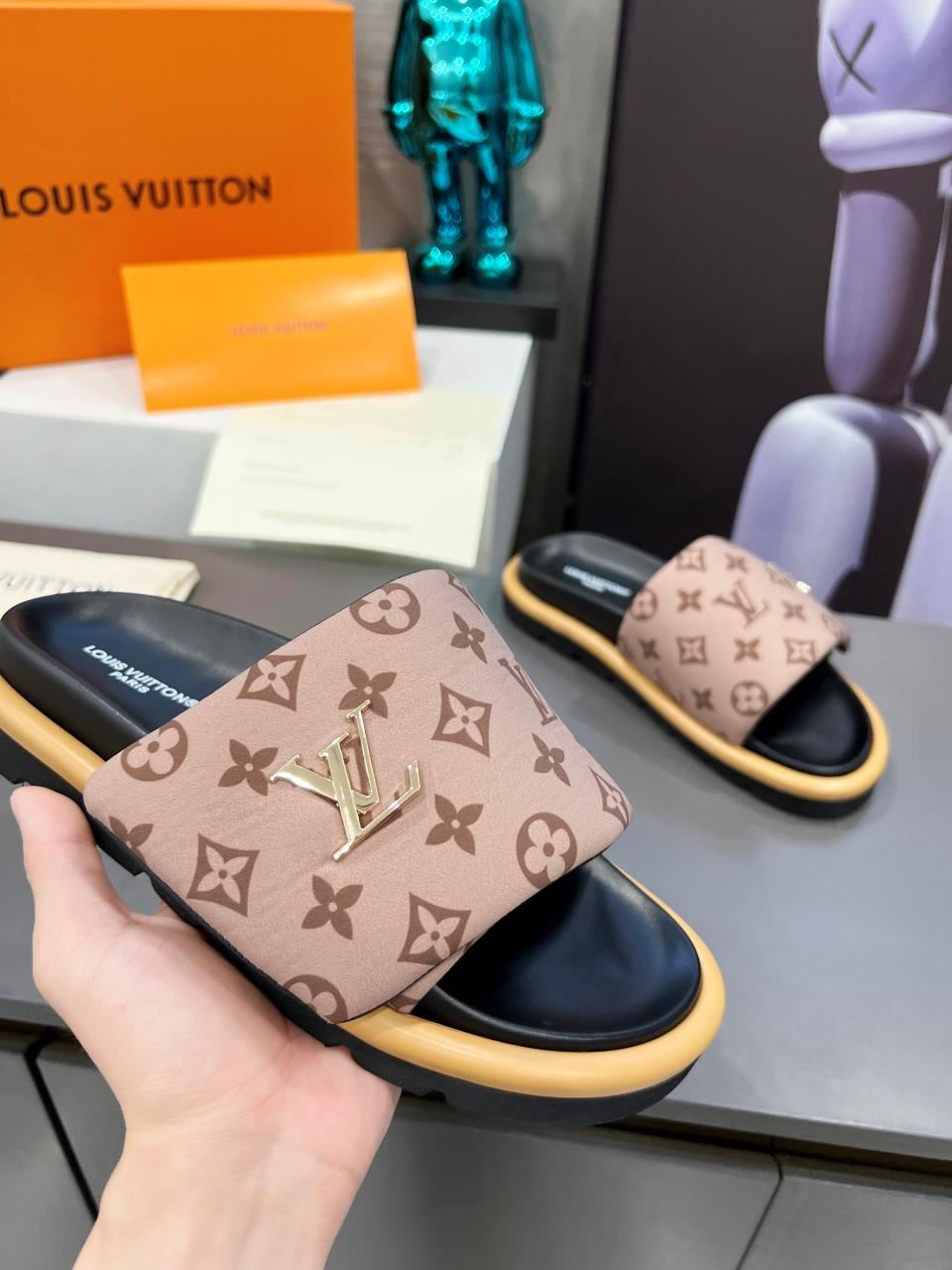 Louis Vuitton Slippers